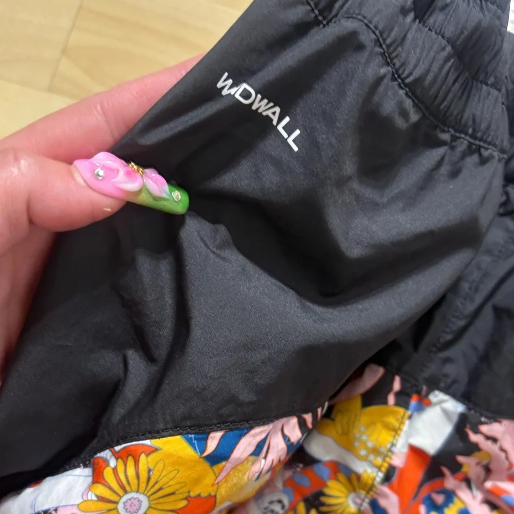 The North Face Floral Print Track Pants with Black Side Panels - Picture 7 of 10